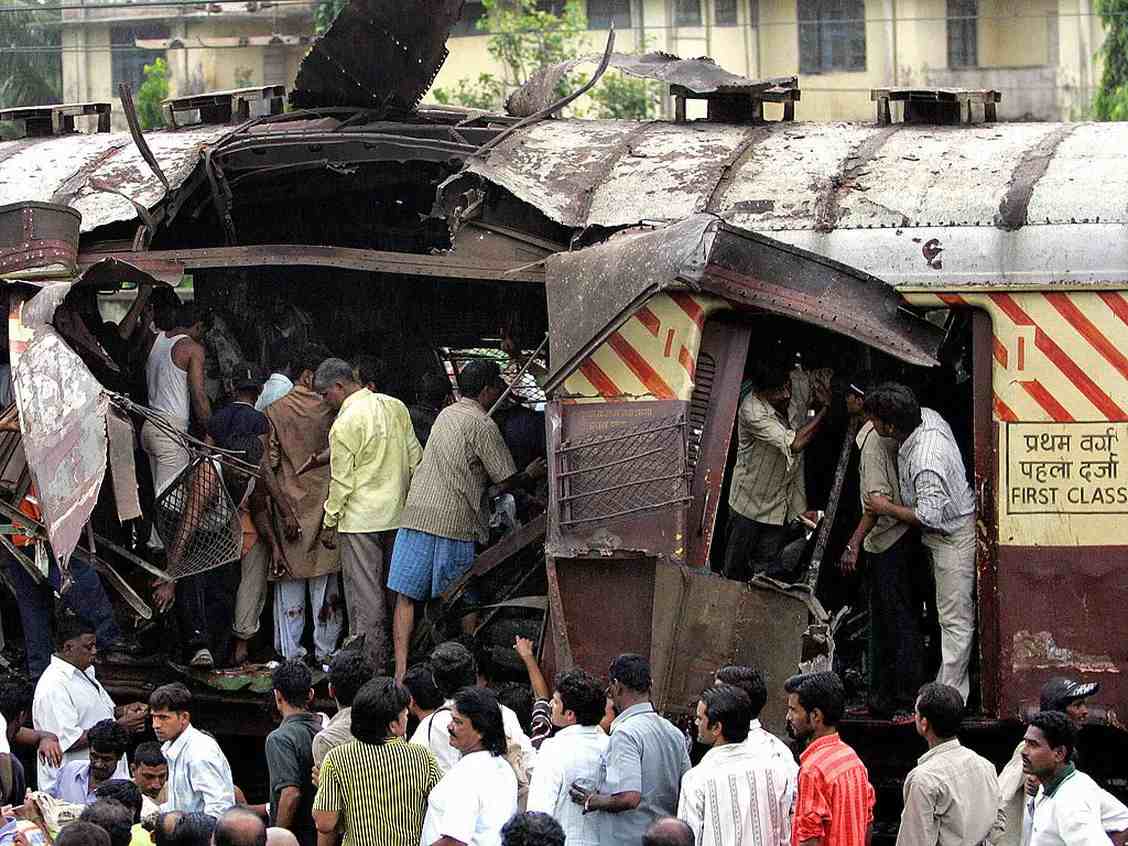 मुंबई लोकल बम ब्लास्ट: सुप्रीम कोर्ट ने सभी आरोपियों को बरी करने के हाईकोर्ट के फैसले पर लगाई रोक