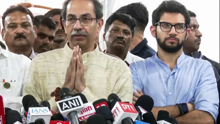 Uddhav Thackeray : 'यह अंदर की बात है' फडणवीसांच्या ऑफरवर उद्धव ठाकरेंचं उत्तर Uddhav Thackeray : 'यह अंदर की बात है' फडणवीसांच्या ऑफरवर उद्धव ठाकरेंचं उत्तर