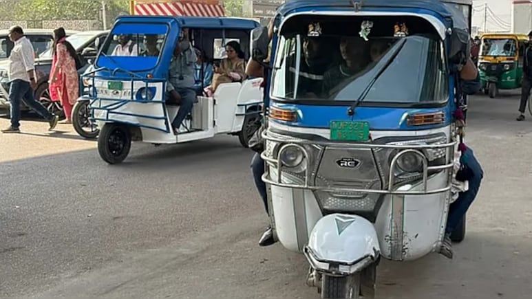 E-Rikshaw Ban: जबलपुर में स्कूली बच्चों के लिए ई-रिक्शा पर बैन, कलेक्टर ने दिया आदेश E-Rikshaw Ban: जबलपुर में स्कूली बच्चों के लिए ई-रिक्शा पर बैन, कलेक्टर ने दिया आदेश