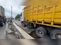 Gwalior: 15 दिन में 7 जगह धंसी करोड़ों से बनी सड़क, रोड के नीचे निकली गहरी सुरंगें; इनमें कार समाने का डर