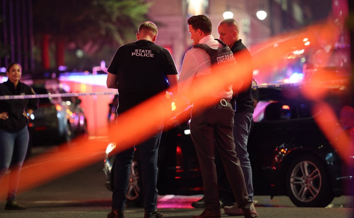 Gunman Who Killed 4 At Manhattan Office Building Was Targeting NFL Headquarters, Mayor Says