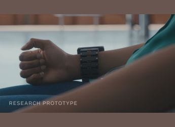 Grâce à l' utilisation d' un bracelet, Meta peut taper et naviguer sans clavier ni souris