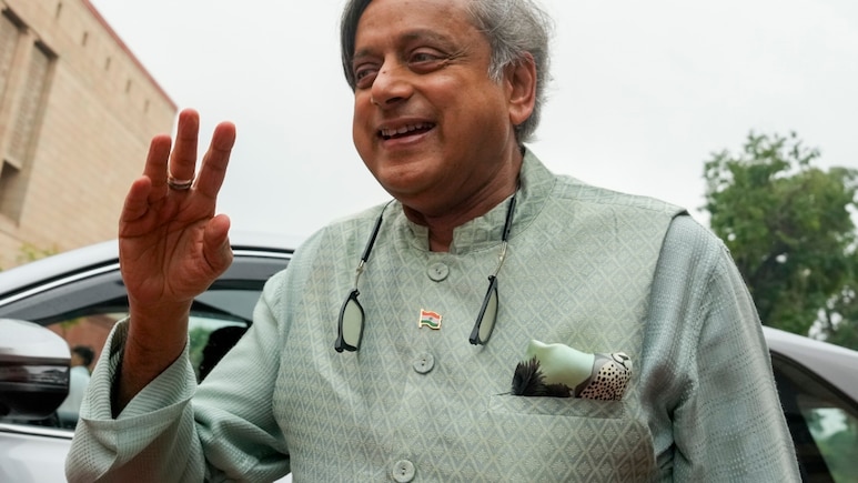 "<i>Bhai Aap Kya Kehna Chahte Ho?</i>" Shashi Tharoor's Hilarious Reply Leaves Internet In Splits