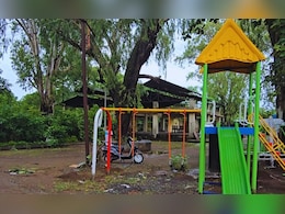 पालिकेचा अजब कारभार! मैदानं ओस, खेळण्याचं आणि व्यायामाचं साहित्य स्मशानभूमीत; नागरिक हैराण पालिकेचा अजब कारभार! मैदानं ओस, खेळण्याचं आणि व्यायामाचं साहित्य स्मशानभूमीत; नागरिक हैराण