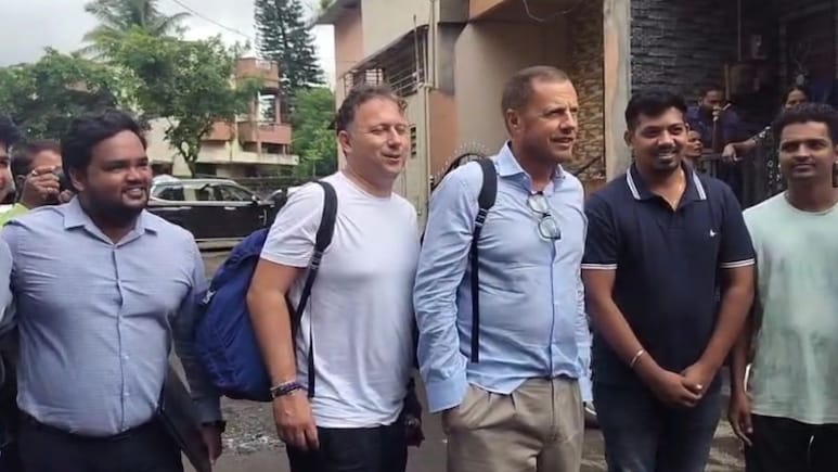 Kolhapuri Chappal : 'चोरीच्या आरोपानंतर' प्राडाची टीम कोल्हापुरात दाखल, कारागिरांनी दिला एकच सल्ला Kolhapuri Chappal : 'चोरीच्या आरोपानंतर' प्राडाची टीम कोल्हापुरात दाखल, कारागिरांनी दिला एकच सल्ला