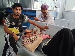 गांव की युवती से बेटे की शादी परिवार को पड़ रही भारी, मां को पीटा, परिवार को घर पर ताला लगाकर गांव से निकाला गांव की युवती से बेटे की शादी परिवार को पड़ रही भारी, मां को पीटा, परिवार को घर पर ताला लगाकर गांव से निकाला