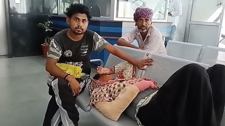 गांव की युवती से बेटे की शादी परिवार को पड़ रही भारी, मां को पीटा, परिवार को घर पर ताला लगाकर गांव से निकाला गांव की युवती से बेटे की शादी परिवार को पड़ रही भारी, मां को पीटा, परिवार को घर पर ताला लगाकर गांव से निकाला