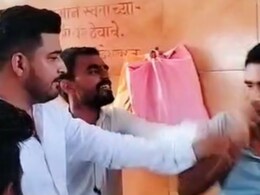 'Apologise To Raj Thackeray': MNS Workers Assault Man For Not Speaking Marathi 'Apologise To Raj Thackeray': MNS Workers Assault Man For Not Speaking Marathi