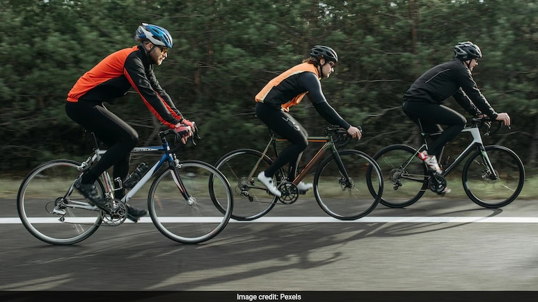 Sedentary Weekdays, Intense Weekends: Doctors Explain Why Young Professionals Face High Injury Risks
