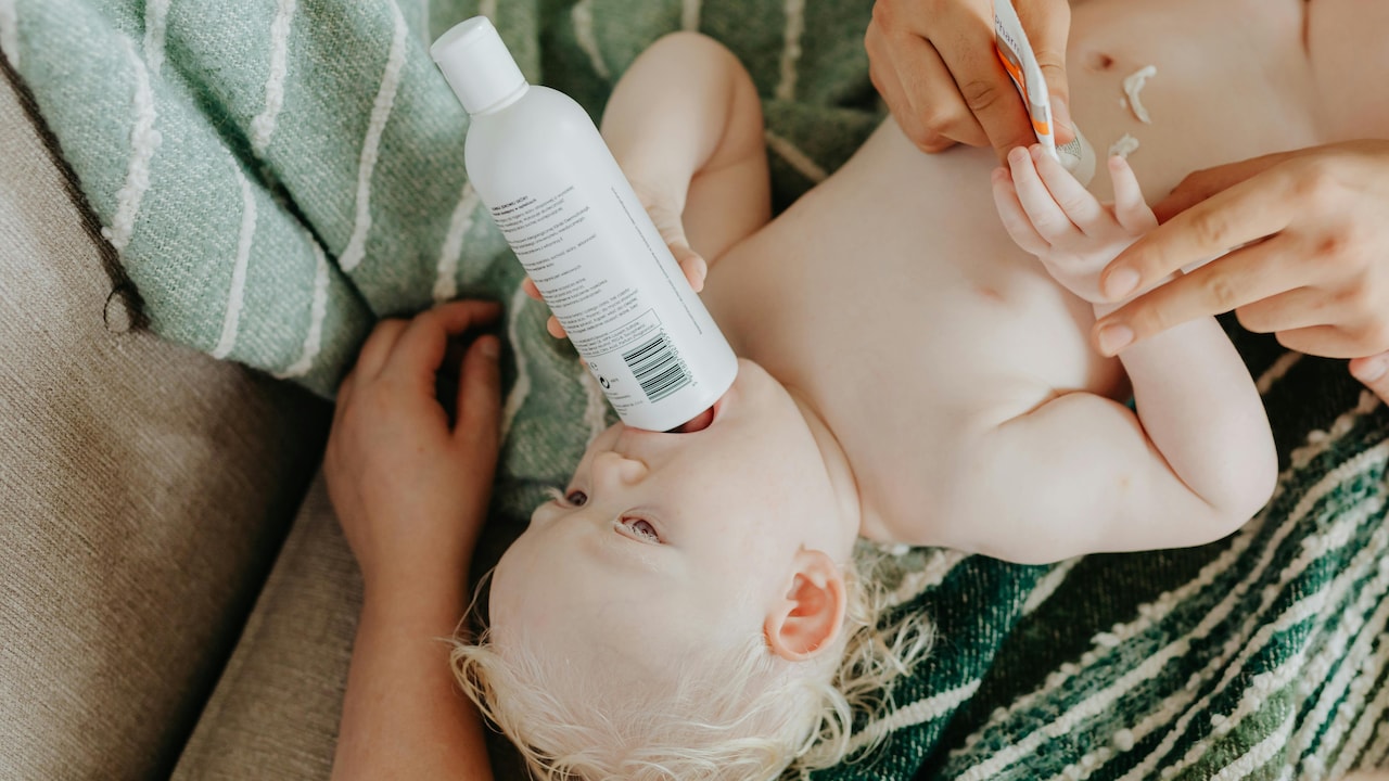 Tiny fingers & trusted care, baby lotion that comforts with every gentle dab.