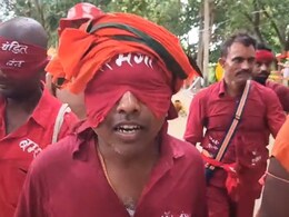 आंखों पर बांधी पट्टी... बिहार में कांवड़ियों का गजब 'नयन बंद बम' हठयोग देखिए आंखों पर बांधी पट्टी... बिहार में कांवड़ियों का गजब 'नयन बंद बम' हठयोग देखिए