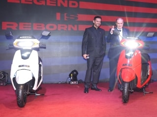 Kinetic DX EV: स्मार्ट फीचर्स, 116 Km तक रेंज के साथ इलेक्ट्रिक अवतार में लौट आया ओल्ड स्कूल Kinetic स्कूटर
