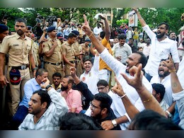 मराठी भाषा को लेकर चल रहे मोर्चे में महायुति के मंत्री भी हुए शामिल, पुलिस की कार्रवाई को बताया गलत मराठी भाषा को लेकर चल रहे मोर्चे में महायुति के मंत्री भी हुए शामिल, पुलिस की कार्रवाई को बताया गलत