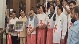 A '<i>Lungi, Baniyan</i>' Protest By Maharashtra Opposition Against 'Slapgate' MLA