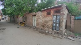 Rajasthan: फलोदी में सरकारी क्वाटर्स पर कब्जा कर खरीददार ढूंढ रहे भूमाफिया, दीवारों पर लिखी कीमत, विभाग बेखबर