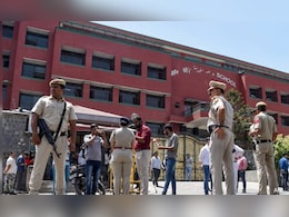 2 दिनों में दिल्ली के 10 स्कूलों में बम की धमकी, क्यों नहीं थम रहा धमकियों का ये सिलसिला