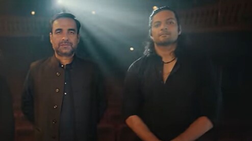 Did You Spot Pankaj Tripathi And Ali Fazal's Sly Mirzapur Reunion In Metro In Dino?