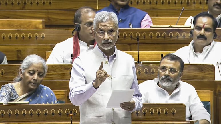 S. Jaishankar : 193 पैकी फक्त 3 देश... परराष्ट्र मंत्र्यांनी ऑपरेशन सिंदूर'बाबत सर्व सांगितलं S. Jaishankar : 193 पैकी फक्त 3 देश... परराष्ट्र मंत्र्यांनी ऑपरेशन सिंदूर'बाबत सर्व सांगितलं