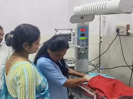 कपड़े और पॉलीथिन में लिपटा मिला 2 घंटे का नवजात, सुबह घूमने गए लोगों की रोते बच्चे पर पड़ी नजर कपड़े और पॉलीथिन में लिपटा मिला 2 घंटे का नवजात, सुबह घूमने गए लोगों की रोते बच्चे पर पड़ी नजर