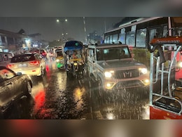 राजस्थान के 8 जिलों में भारी बारिश का अलर्ट, तेज बरसात से जयपुर में बुरा हाल; सड़कों पर लंबा जाम राजस्थान के 8 जिलों में भारी बारिश का अलर्ट, तेज बरसात से जयपुर में बुरा हाल; सड़कों पर लंबा जाम