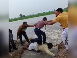 2 Men Form Human Bridge, Help 35 Children Cross Flooded Field In Punjab