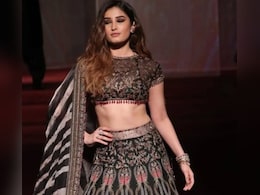 रैम्प पर उतरीं उई अम्मा गर्ल राशा थडानी, अंदाज देख फैन्स बोले दूसरी रवीना आ गई रैम्प पर उतरीं उई अम्मा गर्ल राशा थडानी, अंदाज देख फैन्स बोले दूसरी रवीना आ गई