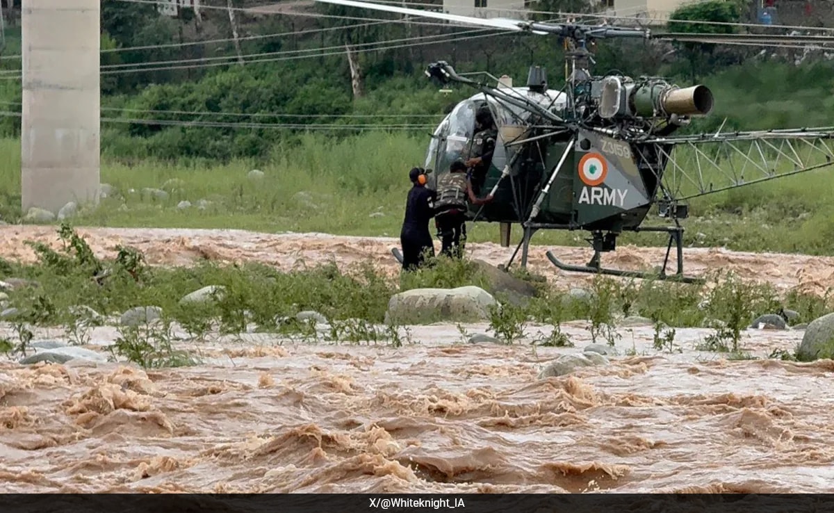 Rajouri Jammu и Kashmir При високорискова спасителна операция индийската армия