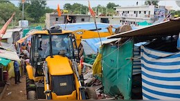 बागेश्वर धाम में प्रशासन की बड़ी कार्रवाई: अवैध होम स्टे सील, 27 दुकानों की बिजली काटी गई