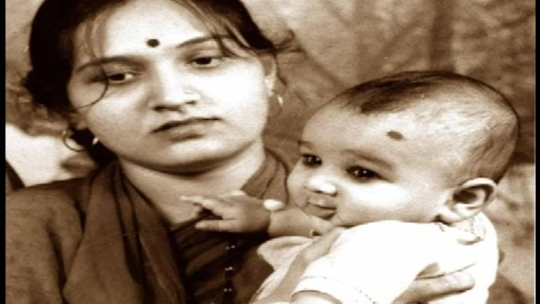 इस बच्चे ने कभी बेचा कॉकरोच भगाने वाली क्रीम, तो कभी लगाया मोबाइल टावर और साफ की पानी की टंकिया, आज है मशहूर एक्टर, पहचाना ? इस बच्चे ने कभी बेचा कॉकरोच भगाने वाली क्रीम, तो कभी लगाया मोबाइल टावर और साफ की पानी की टंकिया, आज है मशहूर एक्टर, पहचाना ?