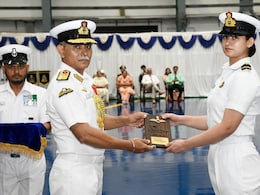 Sub Lt Astha Poonia Becomes 1st Woman To Be Trained As Navy Fighter Pilot Sub Lt Astha Poonia Becomes 1st Woman To Be Trained As Navy Fighter Pilot