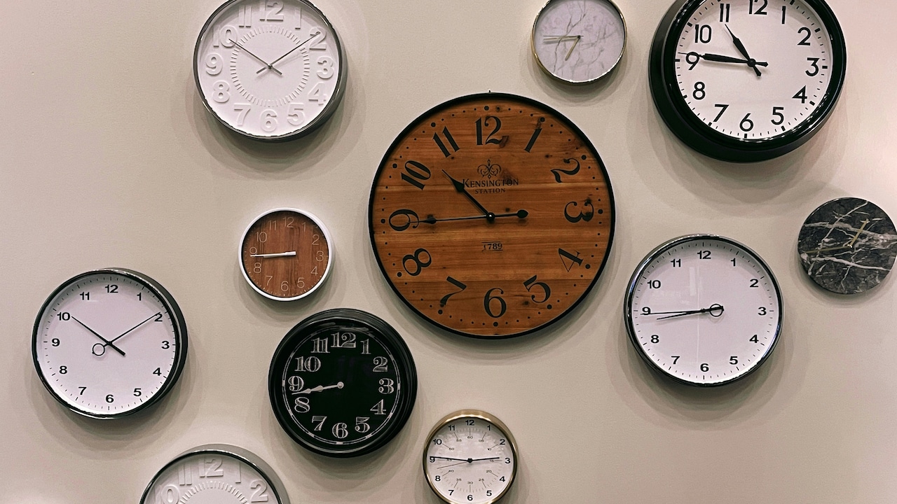 Get A New Wall Clock To Decor Your Home Only From Amazon 
