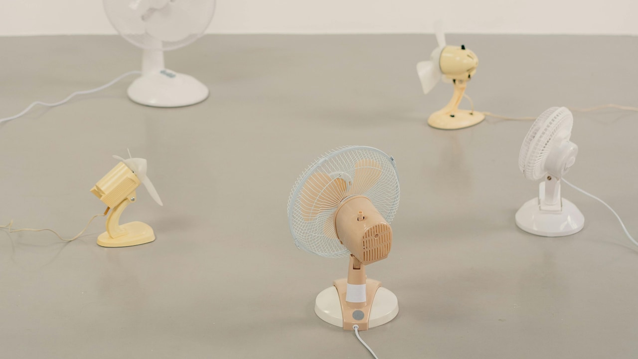 Easy To Use Table Fans Under 3000 That You Can Keep On A Study Table Or Work Desk For Daily Use