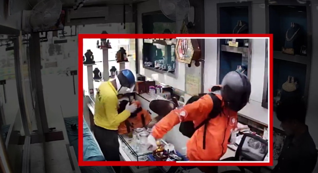 Video: 2 Men, Dressed As Food Delivery Agents, Rob Ghaziabad Jewellery Shop