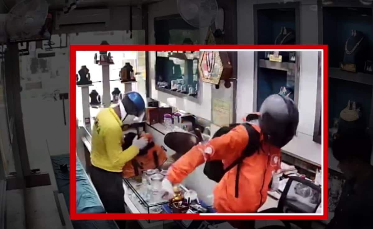 Video: 2 Men, Dressed As Food Delivery Agents, Rob Ghaziabad Jewellery Shop