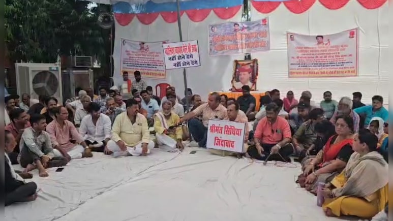 देश के सबसे पुराने मेले की दुकान आवंटन पर घमासान, ऑनलाइन टेंडर प्रक्रिया को लेकर सड़कों पर दुकानदार देश के सबसे पुराने मेले की दुकान आवंटन पर घमासान, ऑनलाइन टेंडर प्रक्रिया को लेकर सड़कों पर दुकानदार