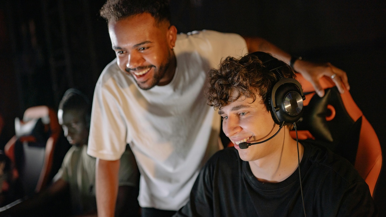 Buy Gaming Headphones Under 2k on Amazon