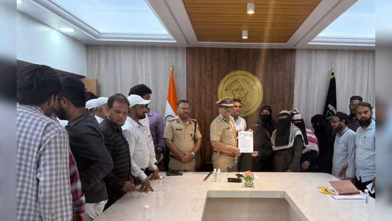 Pune News: कारगील युद्धातील जवानाचा छळ, पुणे पोलिस आयुक्तांकडून कठोर कारवाईचे आदेश Pune News: कारगील युद्धातील जवानाचा छळ, पुणे पोलिस आयुक्तांकडून कठोर कारवाईचे आदेश