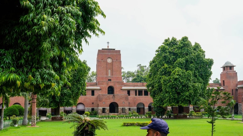 DU UG Admission 2025: दिल्ली यूनिर्विसिटी यूजी एडमिशन के लिए सेकेंड लिस्ट आज, यहां देखें सबसे पहले