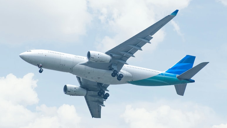 Ever Wondered Why Airplanes Are Always White? Here Are 5 Reasons