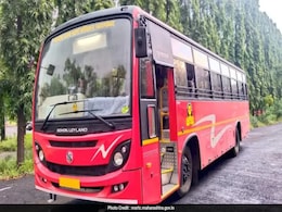 Gadchiroli News : स्वातंत्र्याच्या 78 वर्षांनंतर नक्षलवादी नियंत्रित गावात पोहोचली सरकारी बस, गावकऱ्यांमध्ये उत्साह Gadchiroli News : स्वातंत्र्याच्या 78 वर्षांनंतर नक्षलवादी नियंत्रित गावात पोहोचली सरकारी बस, गावकऱ्यांमध्ये उत्साह