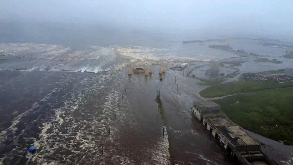 8.8 Magnitude Earthquake Sends Tsunami Into Coasts Of Russia, Japan, US
