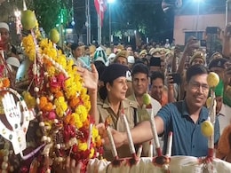 चरखारी में 169 वर्षों से जारी है इमाम हुसैन की सवारी, गंगा-जमुनी तहज़ीब की मिसाल बनी परंपरा चरखारी में 169 वर्षों से जारी है इमाम हुसैन की सवारी, गंगा-जमुनी तहज़ीब की मिसाल बनी परंपरा