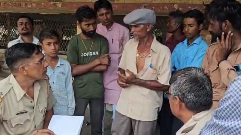 बाड़मेर: स्कूल से आकर छात्रा ने किया सुसाइड, कस्तूरबा गांधी छात्रावास के कमरे में चुन्नी से लगाई फांसी बाड़मेर: स्कूल से आकर छात्रा ने किया सुसाइड, कस्तूरबा गांधी छात्रावास के कमरे में चुन्नी से लगाई फांसी
