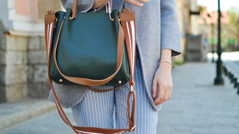 आपके लुक को Smart और Attractive बनाएंगे ये Trendy Tote Bags, 1000 रुपये से भी कम में खरीदें आपके लुक को Smart और Attractive बनाएंगे ये Trendy Tote Bags, 1000 रुपये से भी कम में खरीदें