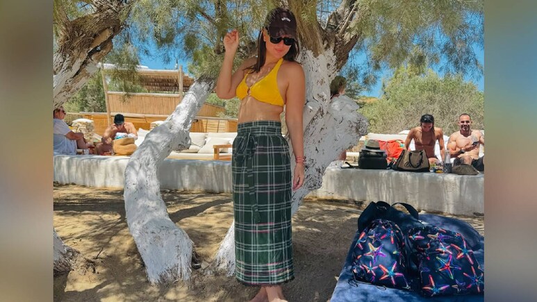 इन Stylish Swim Top और Skirts के साथ Kareena Kapoor की तरह आप भी बीच वेकेशन को बनाएं शानदार इन Stylish Swim Top और Skirts के साथ Kareena Kapoor की तरह आप भी बीच वेकेशन को बनाएं शानदार