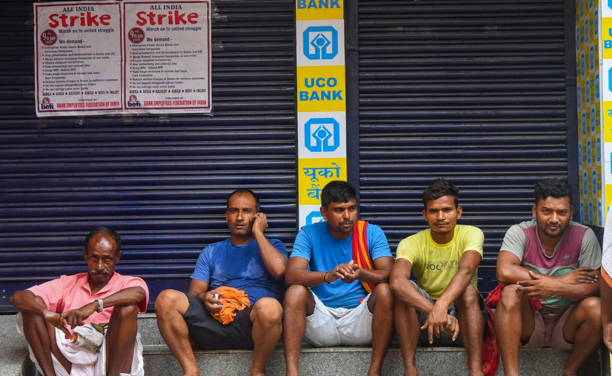 क्यों खो गई इंकलाब की वो आवाज, क्या कमजोर पड़ गई हैं ट्रेड यूनियनें