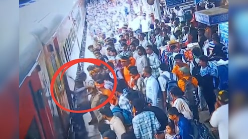 Ujjain Station: अचानक चलती ट्रेन से गिरने लगा अधेड़, ASI ने बचाई जान, CCTV Video आया सामने