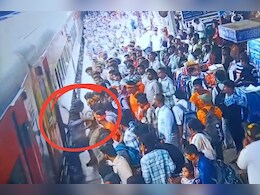 Ujjain Station: अचानक चलती ट्रेन से गिरने लगा अधेड़, ASI ने बचाई जान, CCTV Video आया सामने Ujjain Station: अचानक चलती ट्रेन से गिरने लगा अधेड़, ASI ने बचाई जान, CCTV Video आया सामने