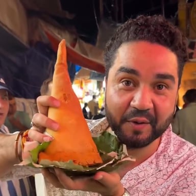 'Double The Size Of My Hand': Food Blogger Reacts To Haridwar's Gigantic 20-Inch Samosa