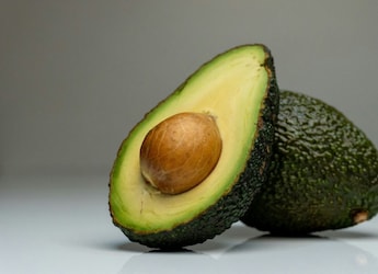 5 Incredible Things That Happen When You Eat An Avocado Every Day